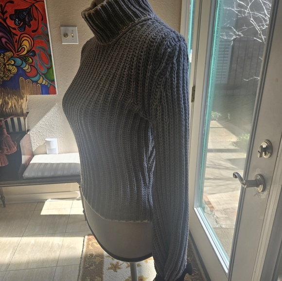 Grey sweater with black ties - Picture 3 of 5